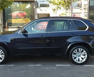 BMW X5 2012 beschikbaar voor verhuur in Tbilisi, met een kilometerlimiet van onbeperkt.