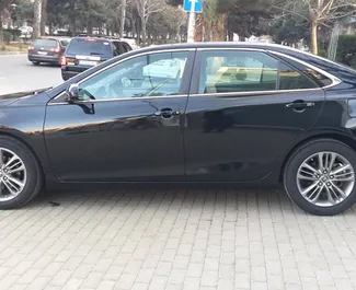 Benzine motor van 2,5L van Toyota Camry 2015 te huur in Tbilisi.