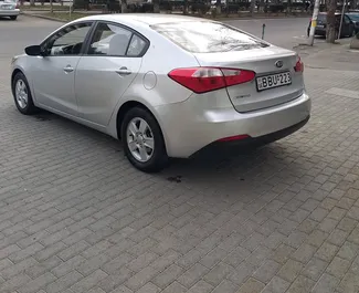 Benzine motor van 1,7L van Kia Cerato 2013 te huur in Tbilisi.