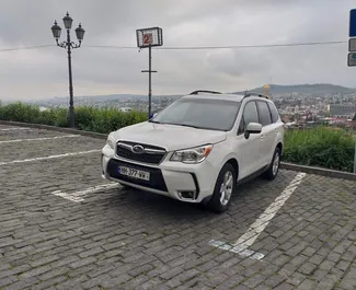 Vooraanzicht van een huurauto Subaru Forester in Tbilisi, Georgië ✓ Auto #1458. ✓ Transmissie Automatisch TM ✓ 6 beoordelingen.