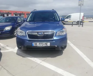 Vooraanzicht van een huurauto Subaru Forester in Tbilisi, Georgië ✓ Auto #1998. ✓ Transmissie Automatisch TM ✓ 4 beoordelingen.