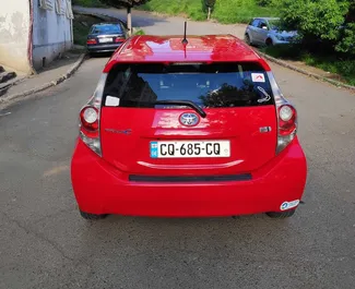 Autohuur Toyota Prius C 2013 in in Georgië, met Hybride brandstof en 73 pk ➤ Vanaf 63 GEL per dag.