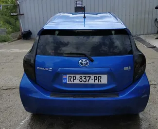 Autohuur Toyota Prius C 2013 in in Georgië, met Hybride brandstof en 73 pk ➤ Vanaf 75 GEL per dag.