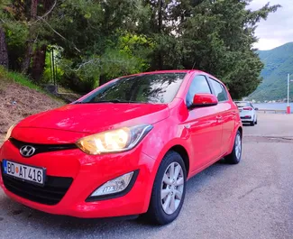 Vooraanzicht van een huurauto Hyundai i20 in Budva, Montenegro ✓ Auto #2033. ✓ Transmissie Automatisch TM ✓ 5 beoordelingen.