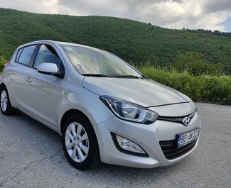 Vooraanzicht van een huurauto Hyundai i20 in Budva, Montenegro ✓ Auto #2035. ✓ Transmissie Automatisch TM ✓ 2 beoordelingen.