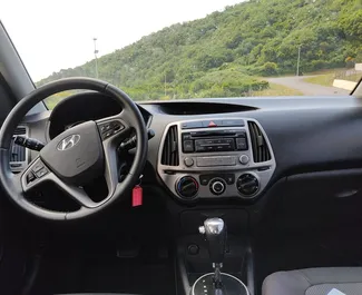Autohuur Hyundai i20 2013 in in Montenegro, met Benzine brandstof en 74 pk ➤ Vanaf 33 EUR per dag.