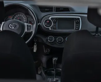 Verhuur Toyota Yaris. Economy, Comfort Auto te huur in Montenegro ✓ Borg van Zonder Borg ✓ Verzekeringsmogelijkheden TPL, CDW, SCDW, Diefstal, Buitenland.