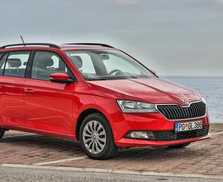 Vooraanzicht van een huurauto Skoda Fabia Combi in Budva, Montenegro ✓ Auto #2008. ✓ Transmissie Automatisch TM ✓ 18 beoordelingen.