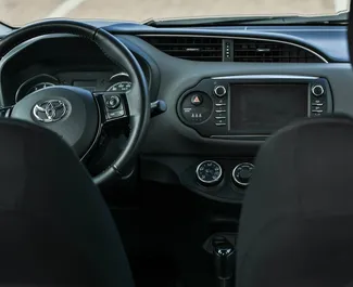 Verhuur Toyota Yaris. Economy, Comfort Auto te huur in Montenegro ✓ Borg van Zonder Borg ✓ Verzekeringsmogelijkheden TPL, CDW, SCDW, Diefstal, Buitenland.