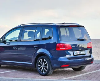 Autohuur Volkswagen Touran 2014 in in Montenegro, met Diesel brandstof en 100 pk ➤ Vanaf 30 EUR per dag.