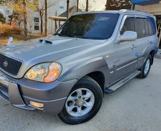 Vooraanzicht van een huurauto Hyundai Terracan in Koetaisi, Georgië ✓ Auto #2071. ✓ Transmissie Automatisch TM ✓ 1 beoordelingen.