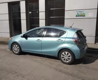 Autohuur Toyota Prius C #2067 Automatisch in Koetaisi, uitgerust met 1,5L motor ➤ Van Naili in Georgië.