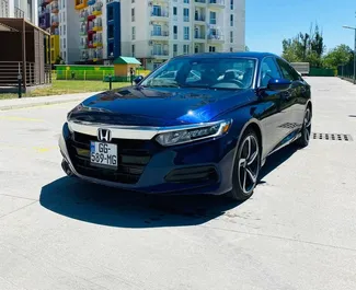 Vooraanzicht van een huurauto Honda Accord in Tbilisi, Georgië ✓ Auto #2055. ✓ Transmissie Automatisch TM ✓ 0 beoordelingen.