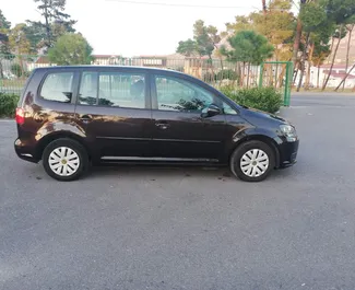 Autohuur Volkswagen Touran 2015 in in Montenegro, met Diesel brandstof en 110 pk ➤ Vanaf 25 EUR per dag.
