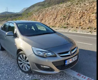 Vooraanzicht van een huurauto Opel Astra Sedan in Budva, Montenegro ✓ Auto #2026. ✓ Transmissie Automatisch TM ✓ 2 beoordelingen.