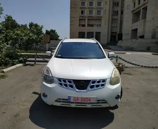 Vooraanzicht van een huurauto Nissan Rogue in Tbilisi, Georgië ✓ Auto #2188. ✓ Transmissie Automatisch TM ✓ 0 beoordelingen.
