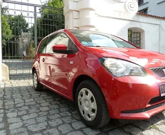 Vooraanzicht van een huurauto SEAT Mii Praag, Tsjechië ✓ Auto #2284. ✓ Transmissie Handmatig TM ✓ 5 beoordelingen.