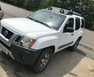 Vooraanzicht van een huurauto Nissan X-Terra in Koetaisi, Georgië ✓ Auto #2225. ✓ Transmissie Handmatig TM ✓ 3 beoordelingen.