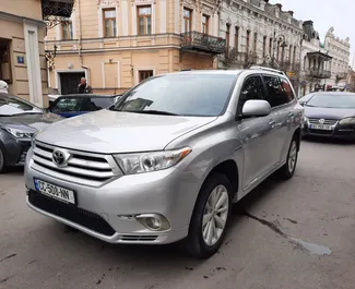 Vooraanzicht van een huurauto Toyota Highlander in Tbilisi, Georgië ✓ Auto #2227. ✓ Transmissie Automatisch TM ✓ 2 beoordelingen.