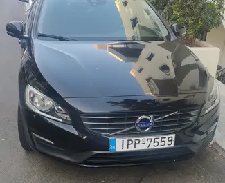 Vooraanzicht van een huurauto Volvo S60 op Kreta, Griekenland ✓ Auto #2350. ✓ Transmissie Handmatig TM ✓ 0 beoordelingen.