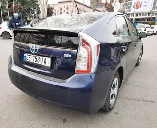 Autohuur Toyota Prius 2013 in in Georgië, met Hybride brandstof en 117 pk ➤ Vanaf 140 GEL per dag.