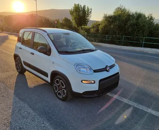 Vooraanzicht van een huurauto Fiat Panda 4x4 op Kreta, Griekenland ✓ Auto #2297. ✓ Transmissie Handmatig TM ✓ 0 beoordelingen.