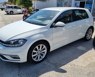 Vooraanzicht van een huurauto Volkswagen Golf op Kreta, Griekenland ✓ Auto #2295. ✓ Transmissie Automatisch TM ✓ 0 beoordelingen.