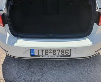 Volkswagen Golf 7 2019 beschikbaar voor verhuur op Kreta, met een kilometerlimiet van onbeperkt.