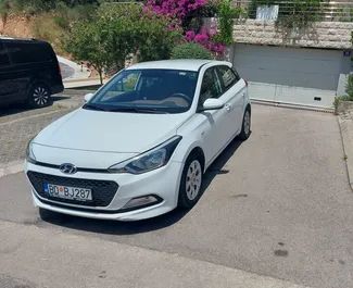 Vooraanzicht van een huurauto Hyundai i20 in Budva, Montenegro ✓ Auto #2531. ✓ Transmissie Automatisch TM ✓ 3 beoordelingen.