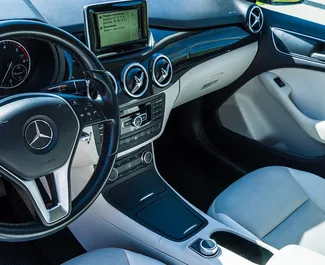 Mercedes-Benz B-Class 2014 beschikbaar voor verhuur in Becici, met een kilometerlimiet van onbeperkt.