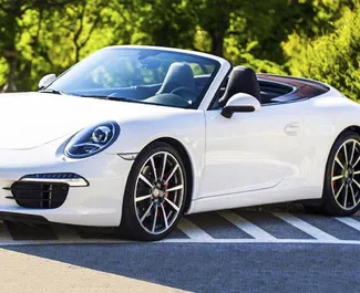 Vooraanzicht van een huurauto Porsche 911 Carrera S Cabrio in Becici, Montenegro ✓ Auto #2480. ✓ Transmissie Automatisch TM ✓ 0 beoordelingen.