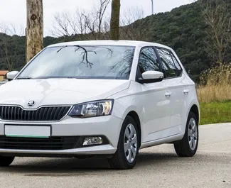 Vooraanzicht van een huurauto Skoda Fabia in Becici, Montenegro ✓ Auto #2464. ✓ Transmissie Handmatig TM ✓ 0 beoordelingen.