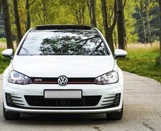 Interieur van Volkswagen Golf 7 te huur in Montenegro. Een geweldige auto met 5 zitplaatsen en een Automatisch transmissie.