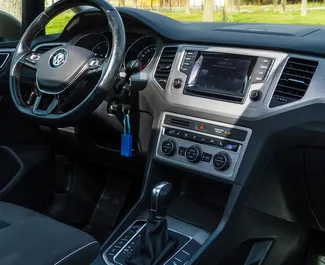 Volkswagen Golf 7+ 2017 met Vooraandrijving systeem, beschikbaar in Becici.