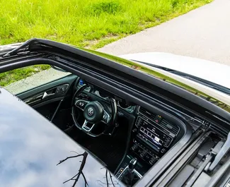 Volkswagen Golf 7 2018 beschikbaar voor verhuur in Becici, met een kilometerlimiet van onbeperkt.