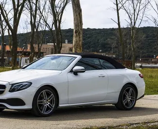 Vooraanzicht van een huurauto Mercedes-Benz E-Class Cabrio in Becici, Montenegro ✓ Auto #2477. ✓ Transmissie Automatisch TM ✓ 0 beoordelingen.