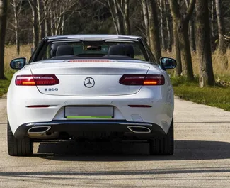 Benzine motor van 2,0L van Mercedes-Benz E-Class Cabrio 2019 te huur in Becici.