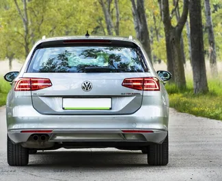 Volkswagen Passat Variant 2015 beschikbaar voor verhuur in Becici, met een kilometerlimiet van onbeperkt.