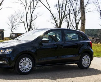 Vooraanzicht van een huurauto Volkswagen Polo in Becici, Montenegro ✓ Auto #2460. ✓ Transmissie Automatisch TM ✓ 0 beoordelingen.