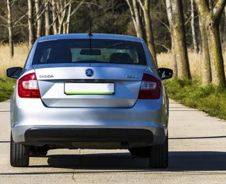 Skoda Rapid 2018 beschikbaar voor verhuur in Becici, met een kilometerlimiet van onbeperkt.