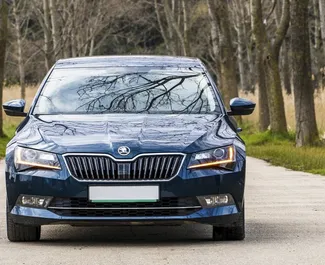 Skoda Superb 2020 beschikbaar voor verhuur in Becici, met een kilometerlimiet van onbeperkt.