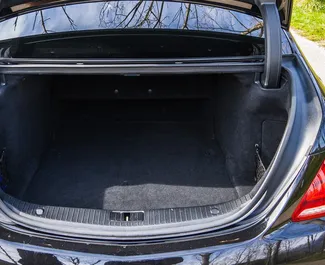 Diesel motor van 3,0L van Mercedes-Benz S-Class 2015 te huur in Becici.