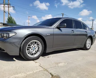 Vooraanzicht van een huurauto BMW 730i in Simferopol, Krim ✓ Auto #3075. ✓ Transmissie Automatisch TM ✓ 0 beoordelingen.