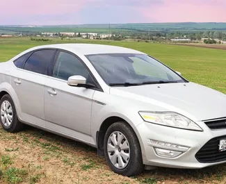 Vooraanzicht van een huurauto Ford Mondeo in Simferopol, Krim ✓ Auto #3081. ✓ Transmissie Automatisch TM ✓ 0 beoordelingen.