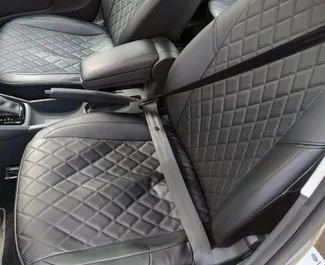 Interieur van Volkswagen Polo Sedan te huur op de Krim. Een geweldige auto met 5 zitplaatsen en een Automatisch transmissie.