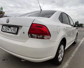 Verhuur Volkswagen Polo Sedan. Economy, Comfort Auto te huur op de Krim ✓ Borg van Borg van 5000 RUB ✓ Verzekeringsmogelijkheden TPL.