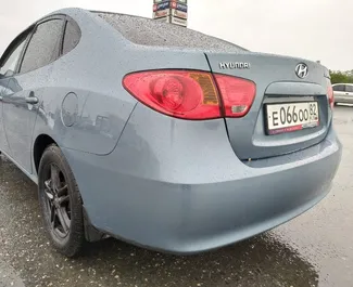 Hyundai Elantra 2015 beschikbaar voor verhuur in Simferopol, met een kilometerlimiet van onbeperkt.