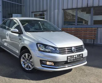 Vooraanzicht van een huurauto Volkswagen Polo Sedan in Simferopol, Krim ✓ Auto #2633. ✓ Transmissie Automatisch TM ✓ 0 beoordelingen.