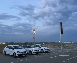 Vooraanzicht van een huurauto Volkswagen Polo Sedan in Simferopol, Krim ✓ Auto #2647. ✓ Transmissie Handmatig TM ✓ 0 beoordelingen.