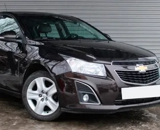 Vooraanzicht van een huurauto Chevrolet Cruze in Kerch, Krim ✓ Auto #2744. ✓ Transmissie Automatisch TM ✓ 0 beoordelingen.